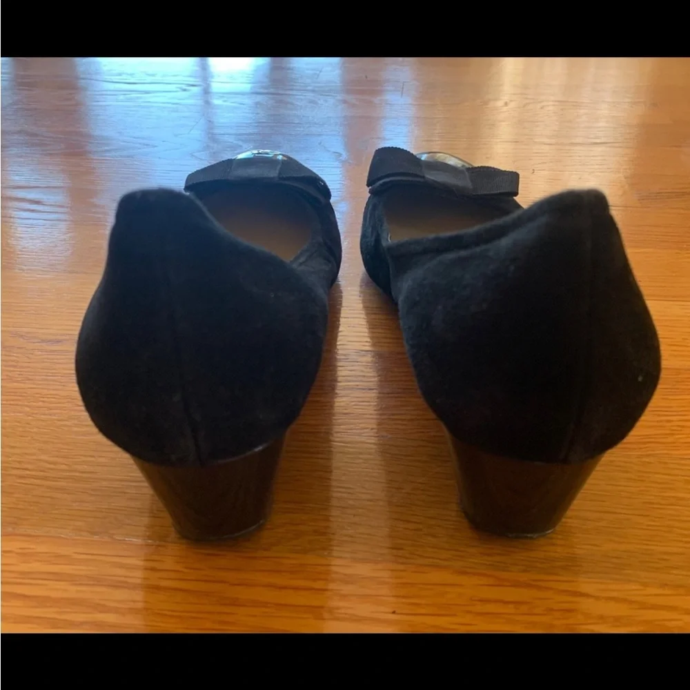 COLE HAAN Womens Ladies Black Swede Patent Leather Wedge Bow Rubber Sole Sz 10.5